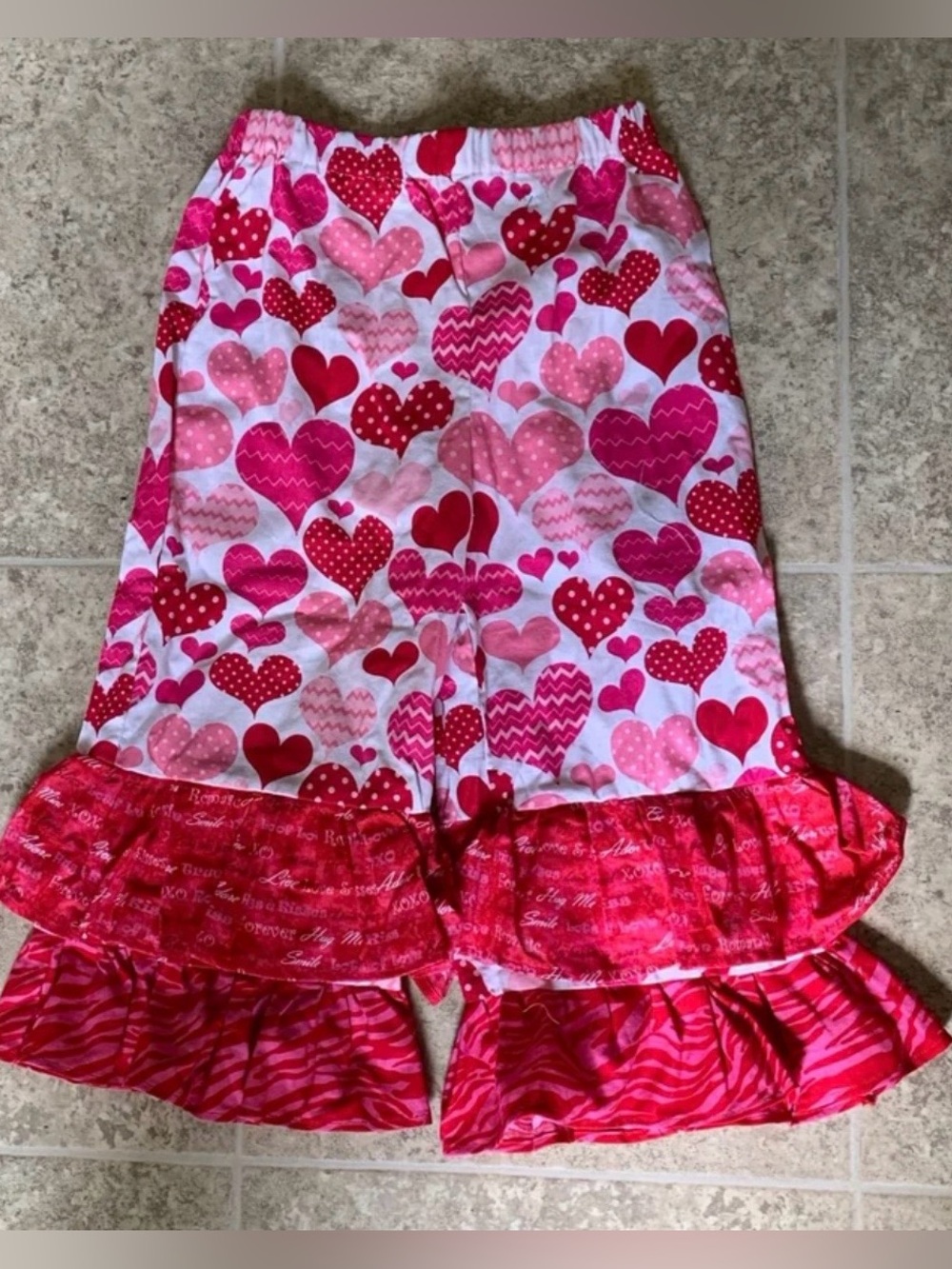 NWOT size 4 Custom made red/white/pink Valentine Ruffled pull on Capri Pants.